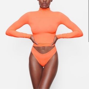 SKIMS Fits Everybody Mock Neck Turtleneck shirt Neon Orange XL NWT